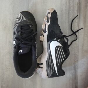 Nike Kids Black and White Softball cleats size 3.5 youth